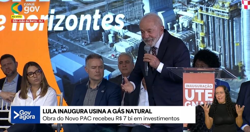 Lula participa de cerimônia de inauguração de usina a gás natural no Rio de Janeiro.