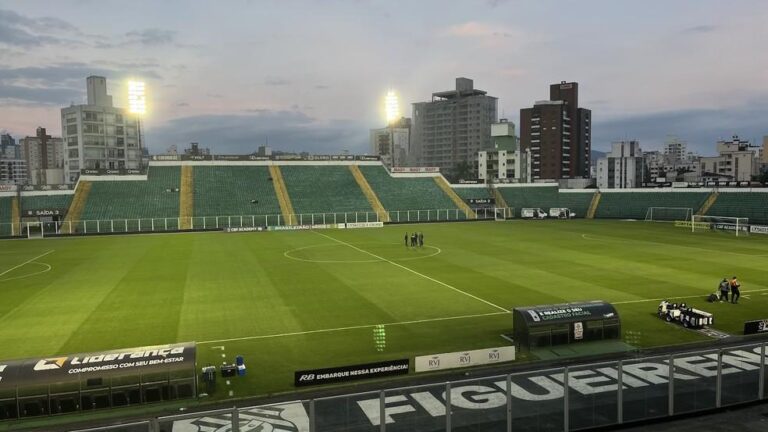 Figueirense e Náutico se Enfrentam em Partida Empolgante e Campanha do Agasalho no Estádio