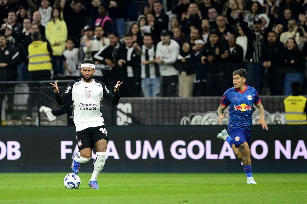 Memphis Depay em Corinthians x Bragantino