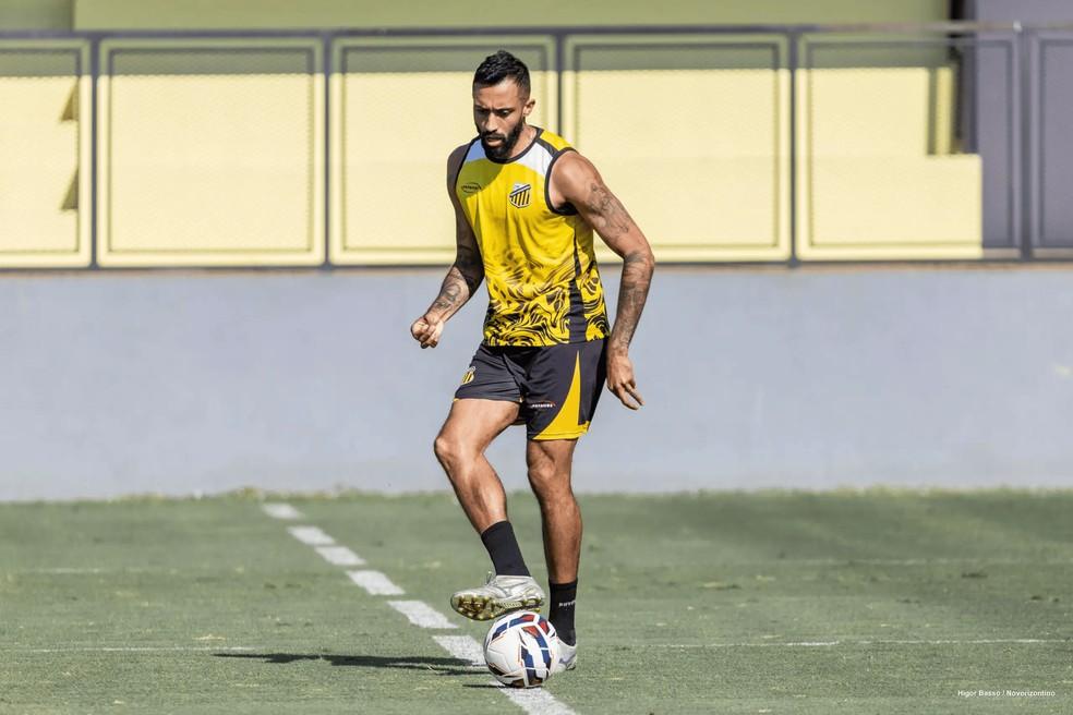 César Martins em treino no Novorizontino