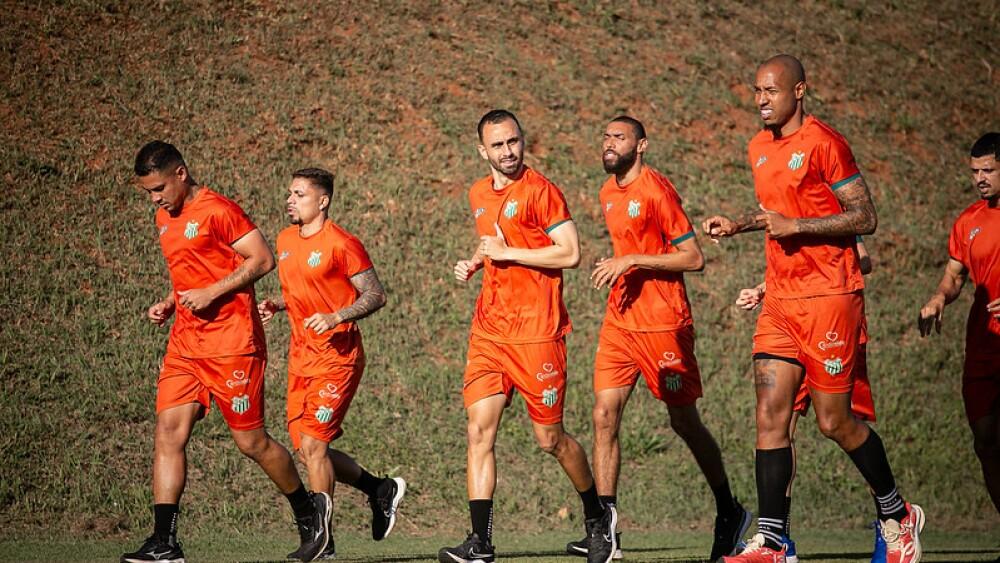 Jogadores do Uberlândia durante treinamento