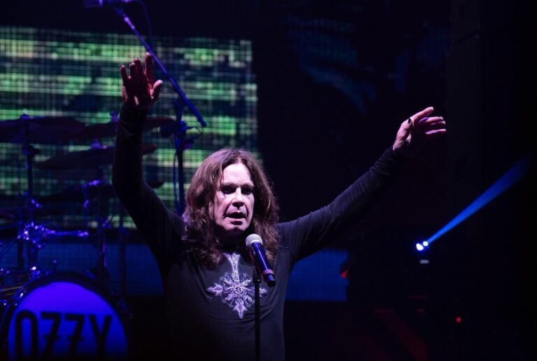 Morre Ozzy Osbourne, ícone do heavy metal, aos 76 anos