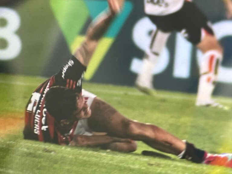 Ayrton Lucas sofre grave lesão em partida entre Flamengo e São Paulo