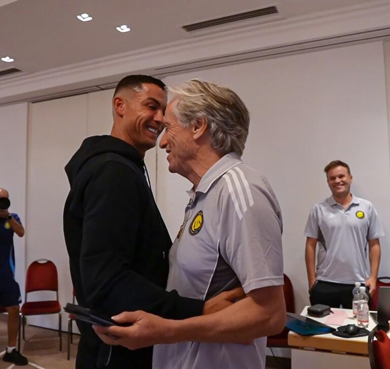 Cristiano Ronaldo é apresentado no Al-Nassr e se reencontra com Jorge Jesus na Áustria
