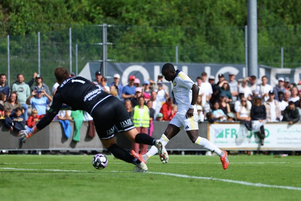 Mané toca na rede para abrir o placar na goleada do Al-Nassr