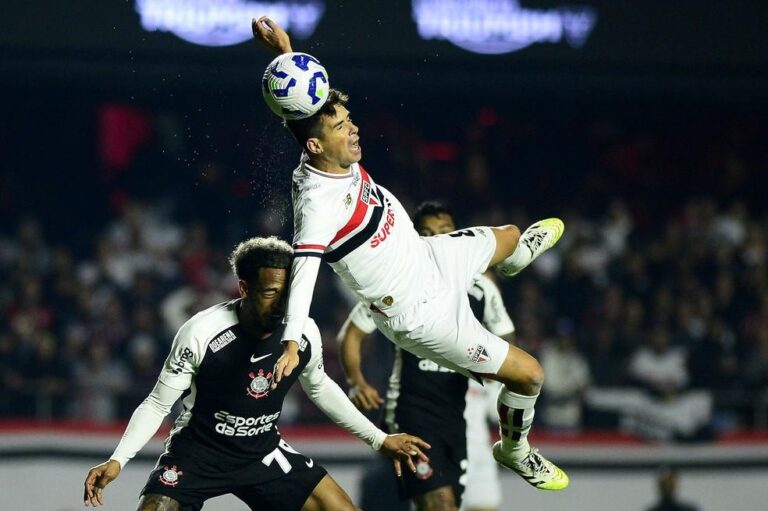 Oscar se machuca em clássico entre São Paulo e Corinthians: Entenda o que aconteceu
