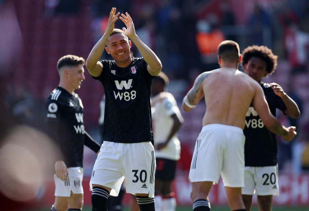 Carlos Vinicius comemora vitória do Fulham sobre o rebaixado Southampton