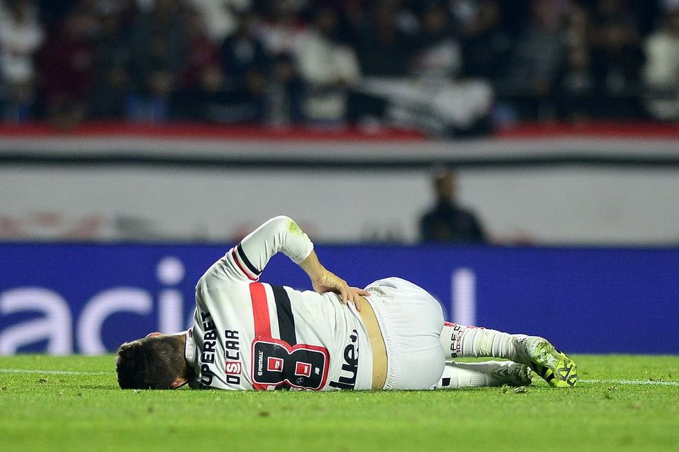 Oscar sai lesionado em São Paulo x Corinthians