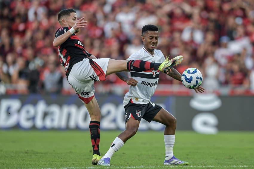 Jorginho, jogador do Flamengo, durante partida contra o São Paulo no Maracanã pelo Brasileiro.