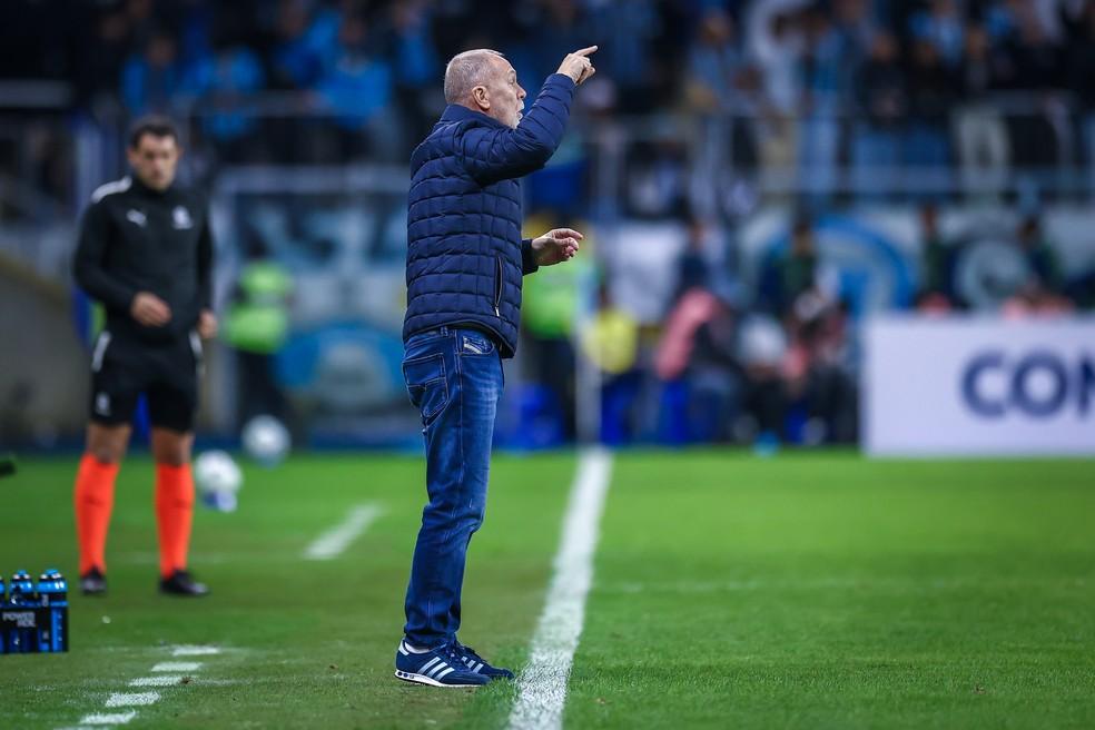 Mano Menezes vai para o 20º jogo à frente do Grêmio