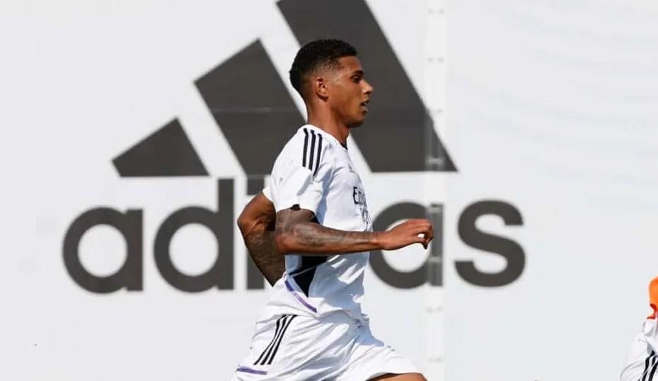 Flamengo negocia contratação de Vinicius Tobias