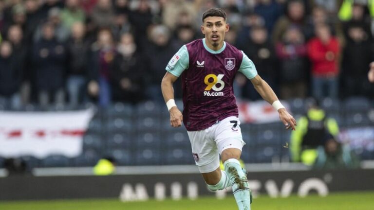 Jeremy Sarmiento do Brighton é alvo do Cruzeiro no mercado de transferências