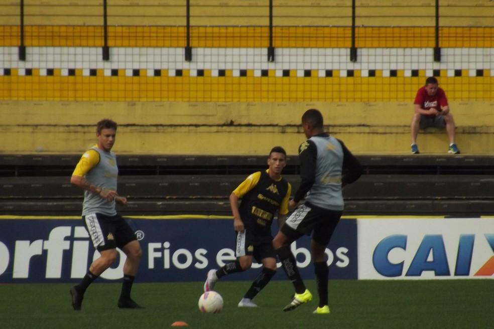 Roger Guedes e Dodi em treino do Criciúma