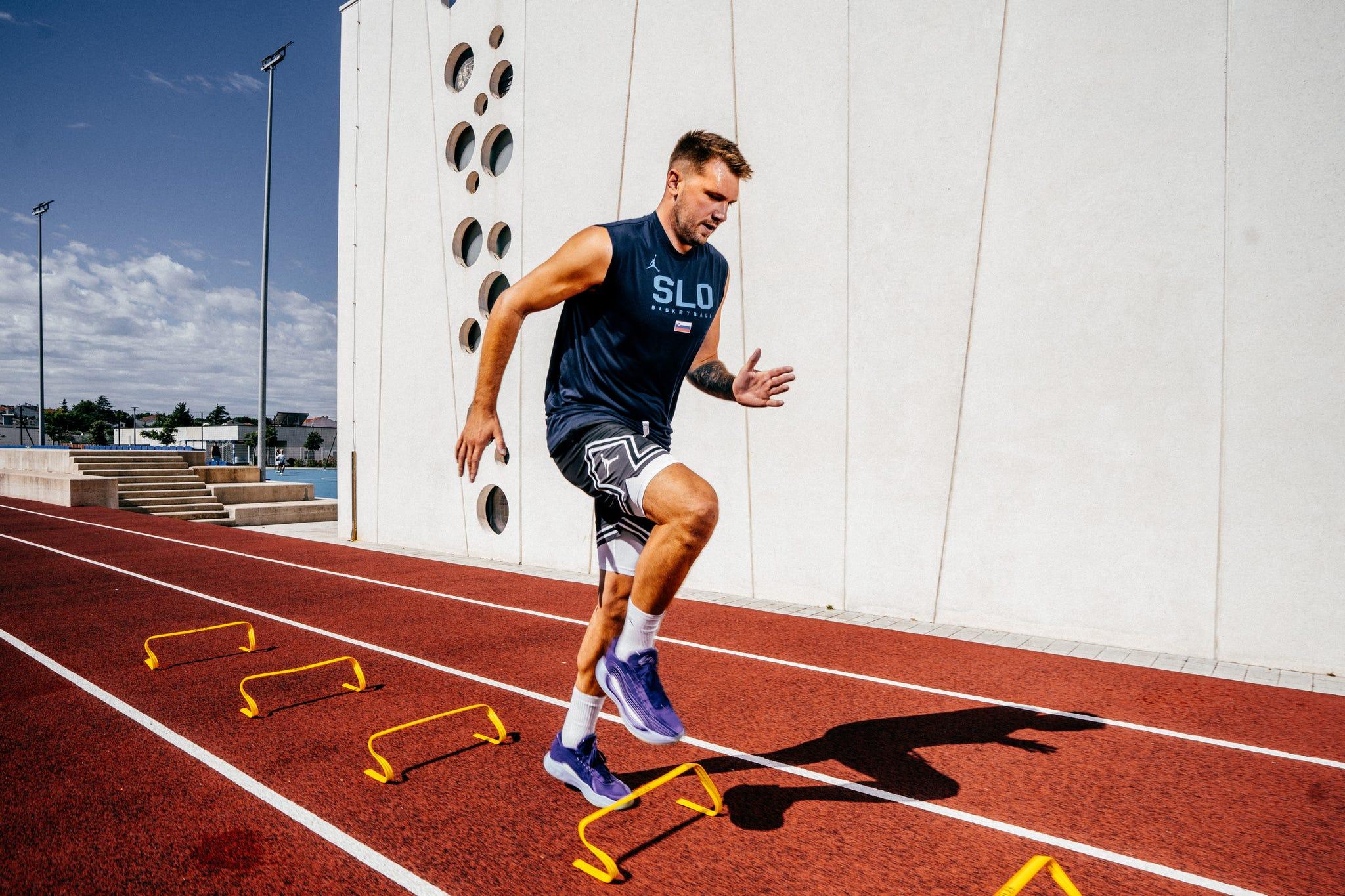 Luka Dončić durante treinamento