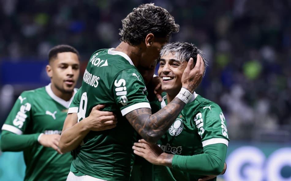 Jogadores do Palmeiras comemoram gol contra o Mirassol