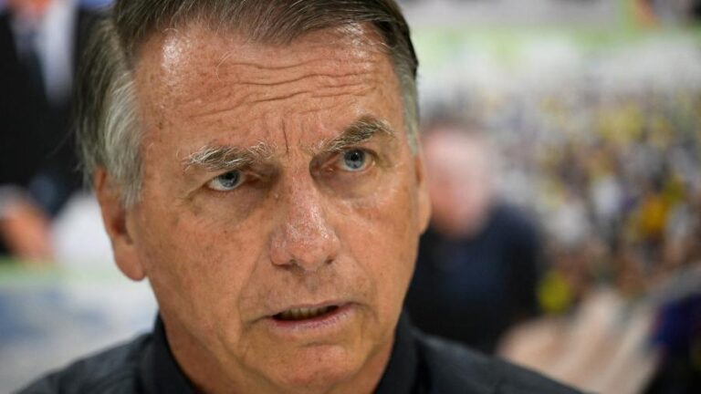 Bolsonaro poderá ser preso após ordem do ministro Moraes por postagens nas redes sociais