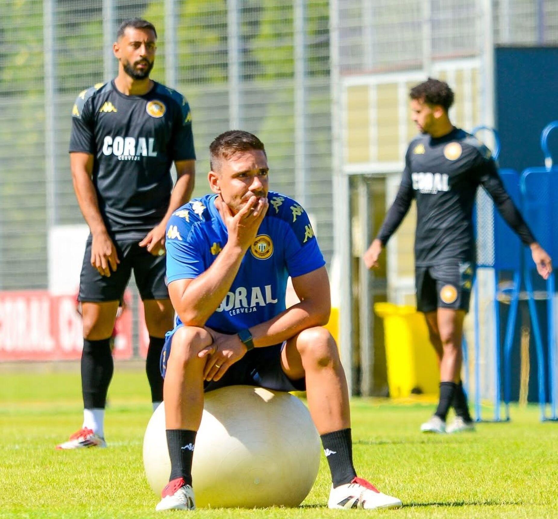 Nacional já com 15 reforços, Tiago Margarido suspira por um extremo