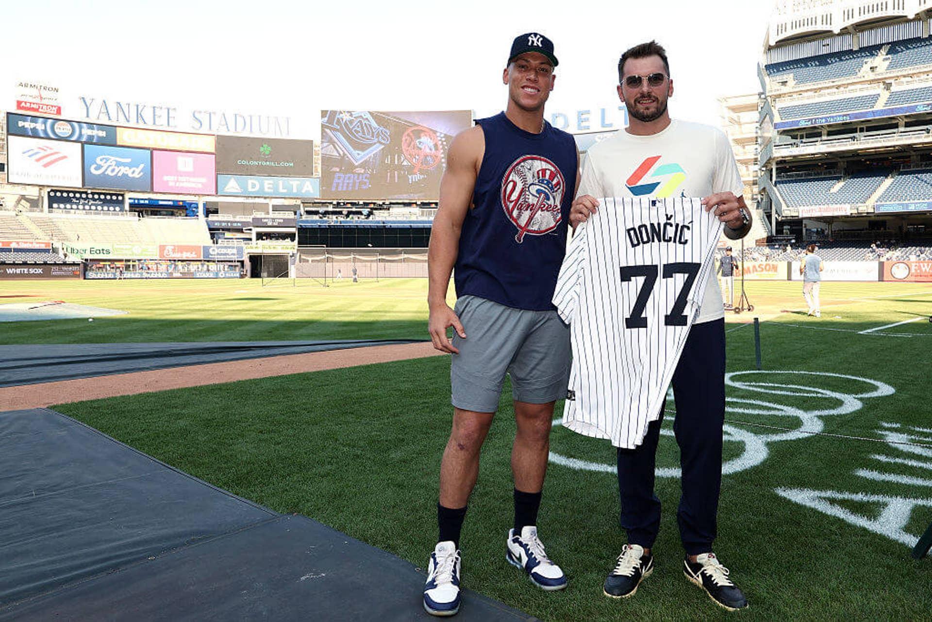 Luka Dončić e Aaron Judge no Yankee Stadium