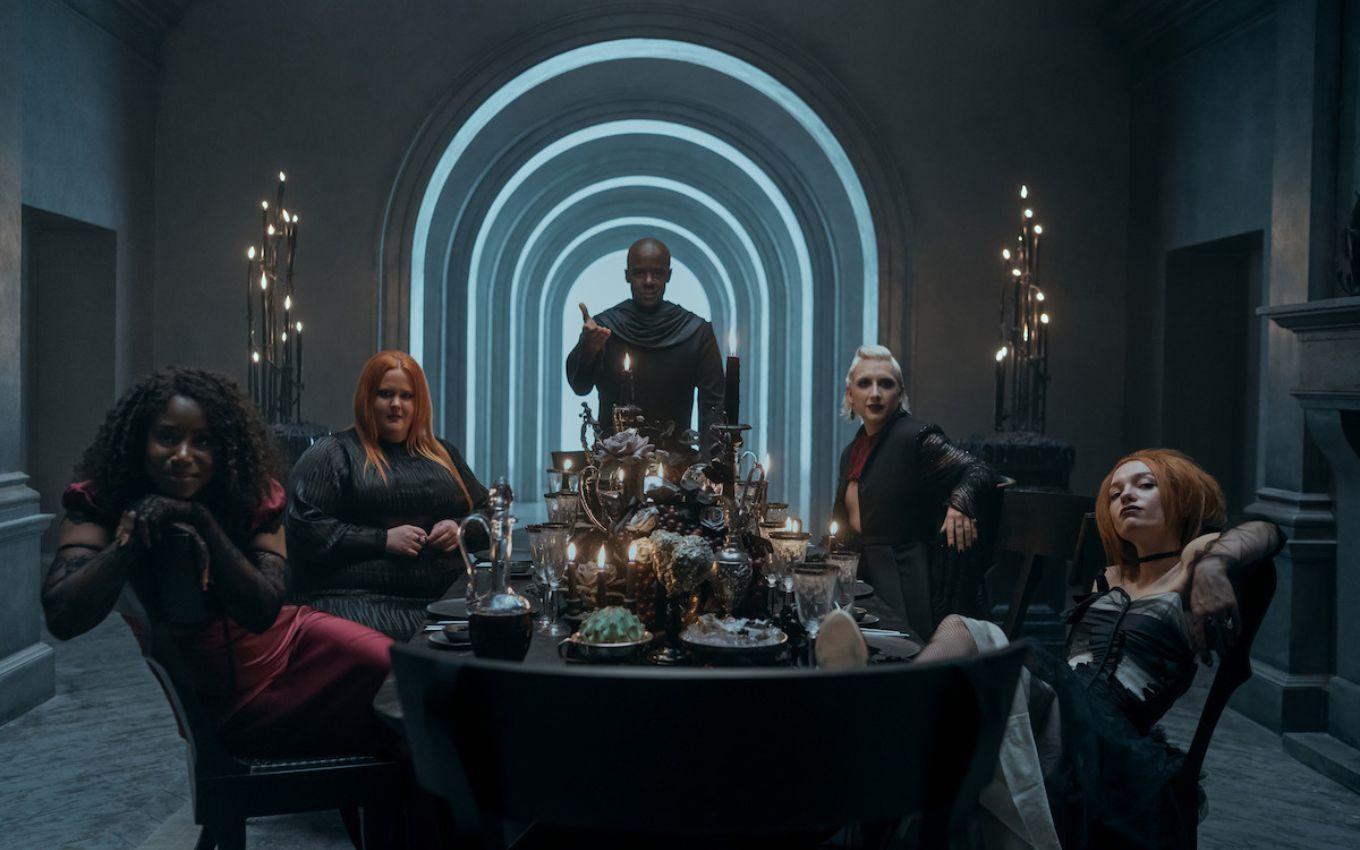 Daniel se ajustando ao seu novo papel e se encontrando com seus irmãos em um jantar de família em Sandman