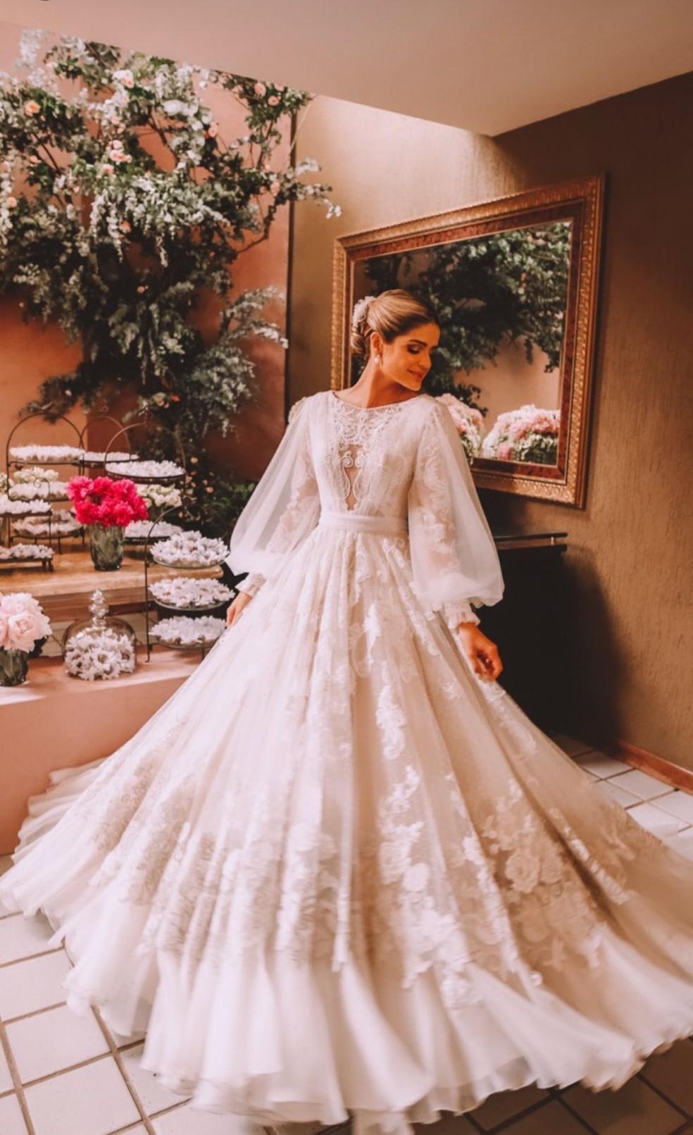 Thássia Naves conta como foi emprestar vestido de noiva para Maria de Fátima