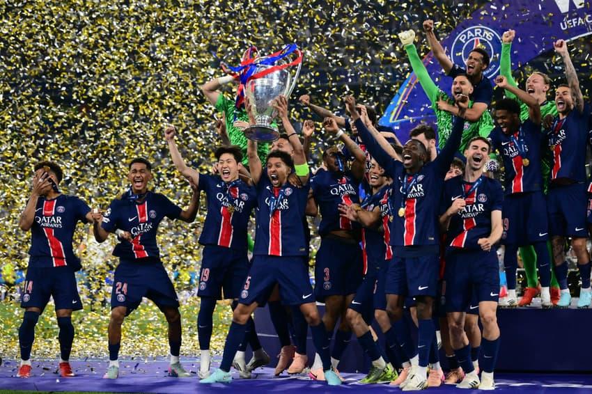 Jogadores do PSG comemoram título da Champions League