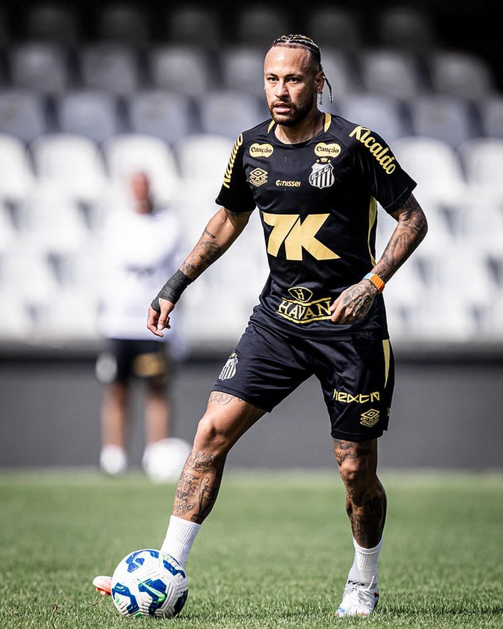 Neymar durante treino do Santos na Vila Belmiro