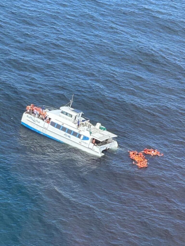 Colisão de Catamarã Deixa Passageiros à Deriva na Baía de Todos-os-Santos