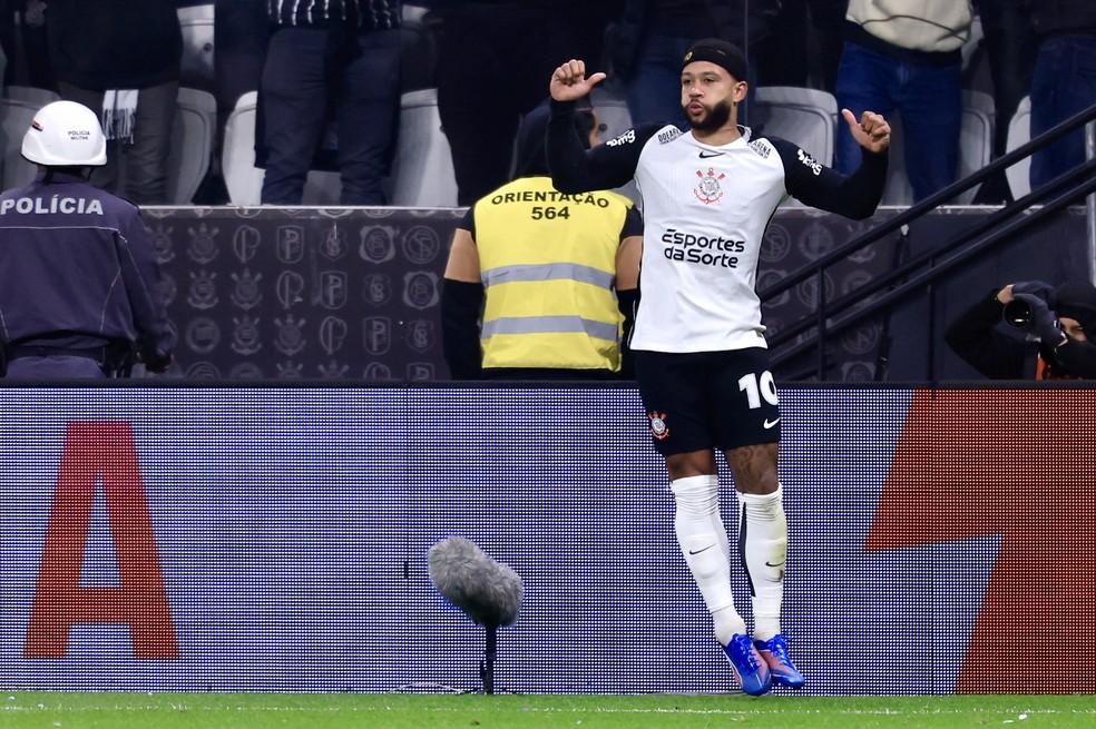 Gol de Memphis em Corinthians x Palmeiras