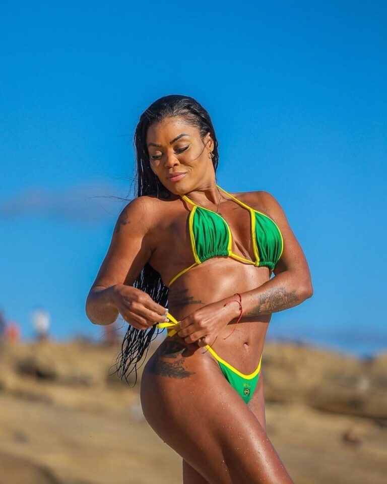 Ex-Miss Bumbum revela que vazou vídeo de Jenny Miranda com Cezar Black