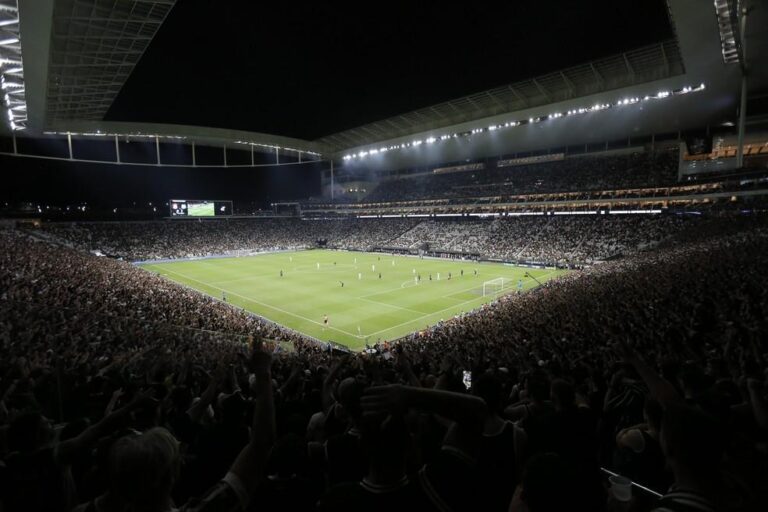 Corinthians e Cruzeiro se Enfrentam em Jogo Decisivo do Brasileirão