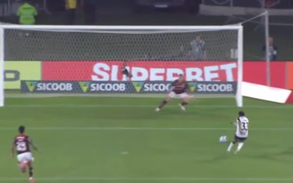 Gol perdido por Rony em Flamengo x Atlético-MG.