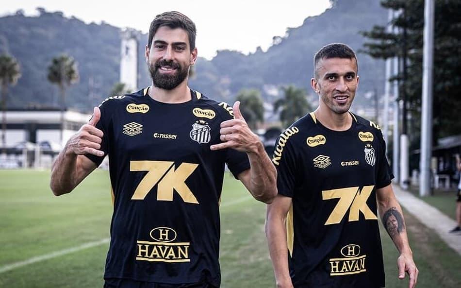 Santos retoma atividades no CT Rei Pelé