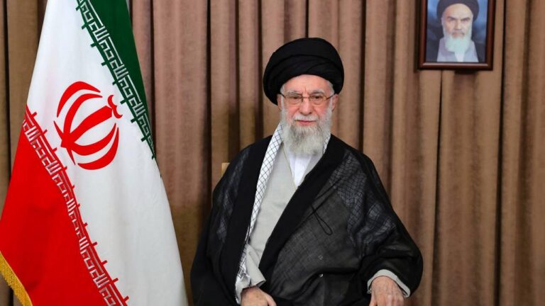 Khamenei afima que Irã está pronto para responder a novos ataques