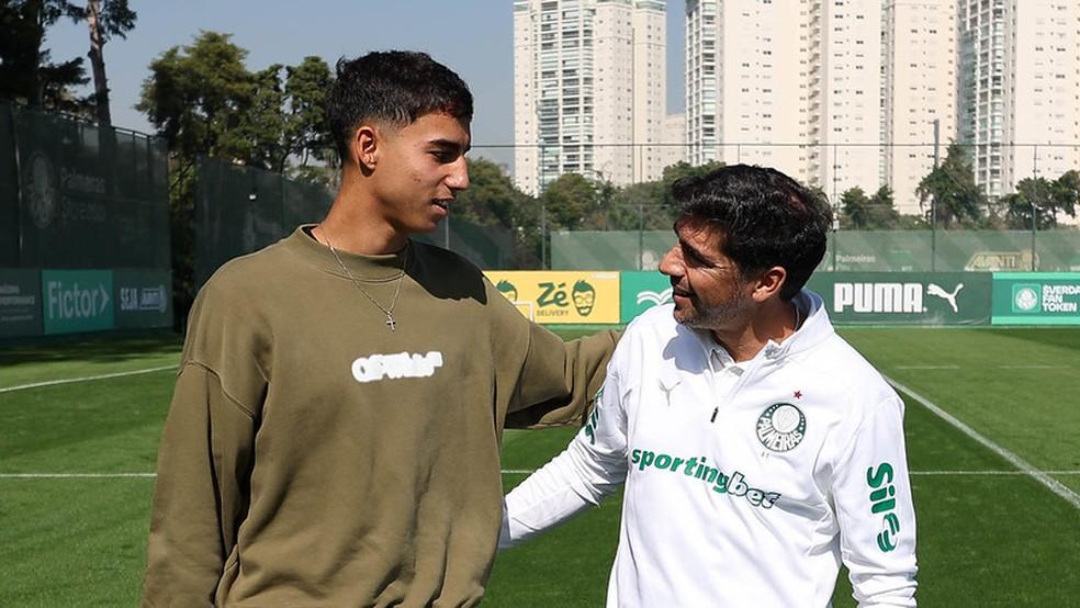 Vitor Reis e Abel Ferreira em treino do Palmeiras