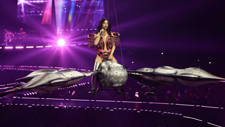 Katy Perry Passa Sustos Aéreo Durante Show em San Francisco