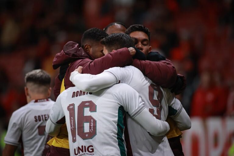 Fluminense supera crise e dá passo importante com vitória sobre o Internacional na Copa do Brasil