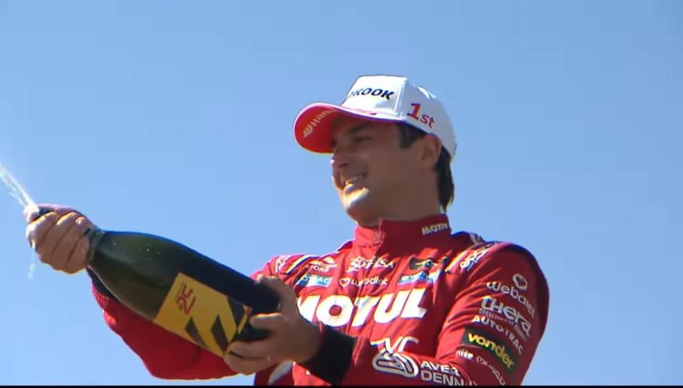 Nelson Piquet Jr. comemora vitória em Velocitta