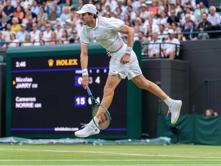 Nicolás Jarry se prepara para enfrentar Botic Van de Zandschulp no ATP 250 de Kitzbühel