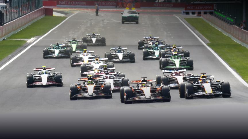 Verstappen ultrapassa Piastri na primeira volta da Sprint Race