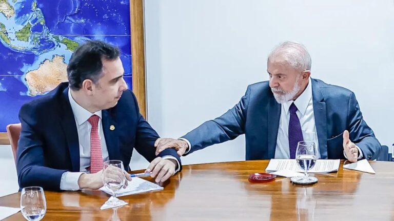 Rodrigo Pacheco ataca grupo de Bolsonaro e reforça apoio a Lula em Minas