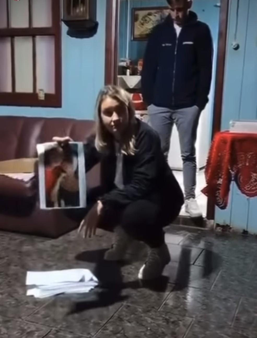 Mulher viraliza ao fazer 'chá revelação' para expor traições do marido