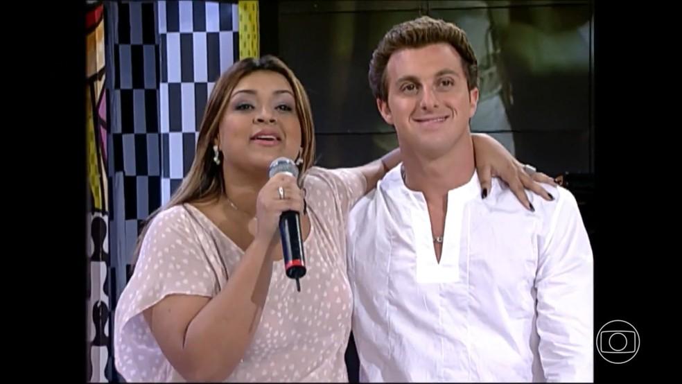 Preta Gil é homenageada por Luciano Huck no Domingão