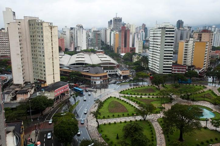 Imagem da notícia Frente fria derruba temperaturas em SP e RJ e leva chuva a BH e Vitória