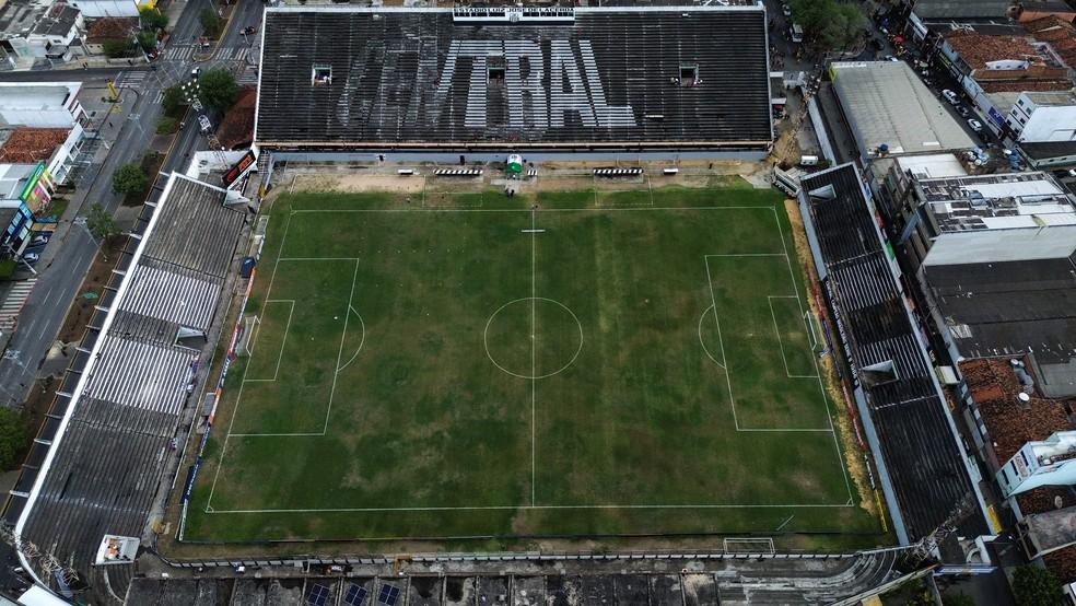 Estádio Lacerdão, Caruaru, Central