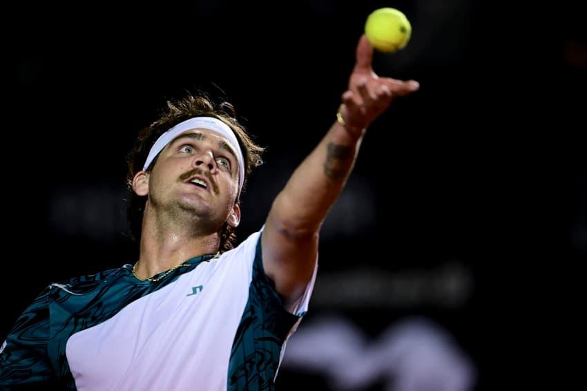 Thiago Wild em partida contra Jaume Munar