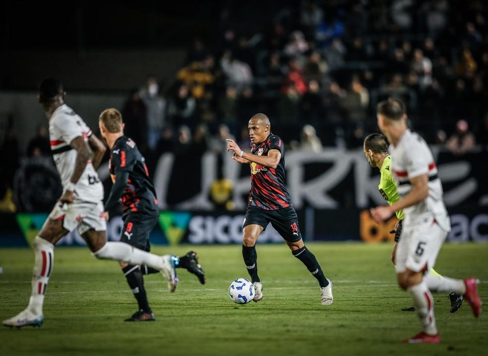 Jhon Jhon em campo pelo Red Bull Bragantino
