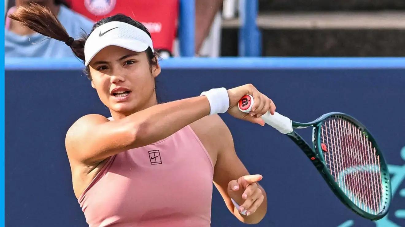 Emma Raducanu em ação durante o Citi DC Open