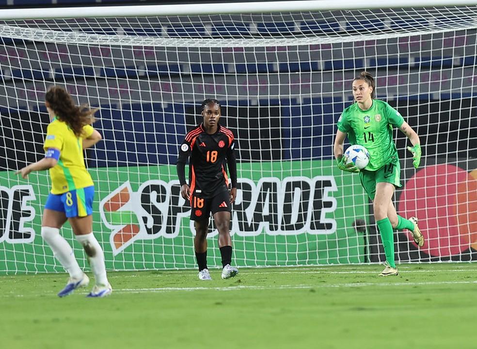 Cláudia em Brasil x Colômbia na fase de grupos da Copa América Feminina