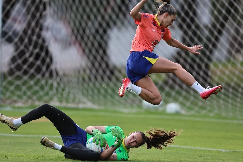 Cláudia e Gio Garbelini em treinamento durante a Copa América Feminina