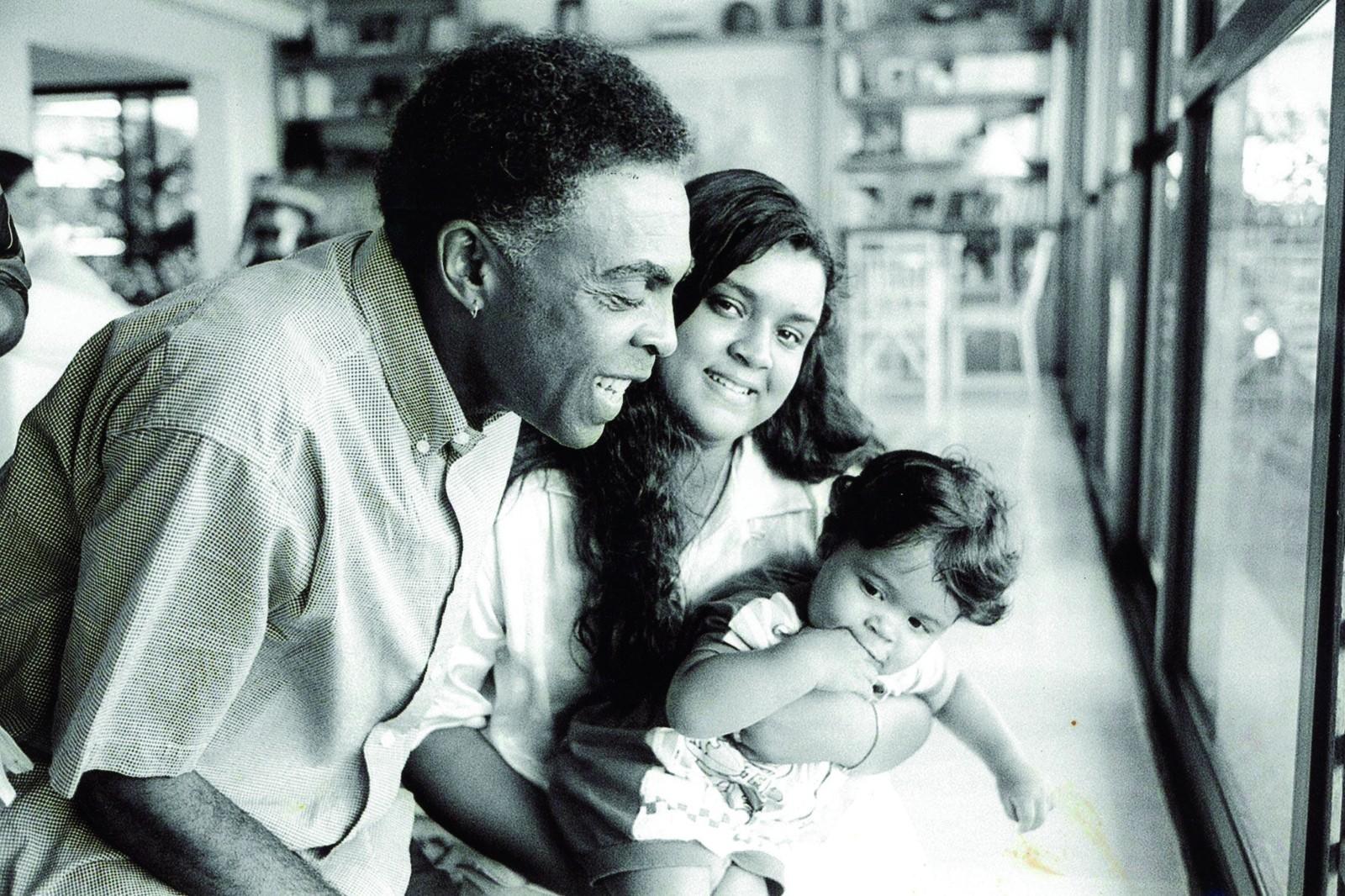 Preta Gil com o pai, Gilberto Gil, e o filho, Francisco